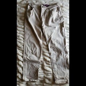 Gently-used Gloria Vanderbilt Khaki Denim Pants